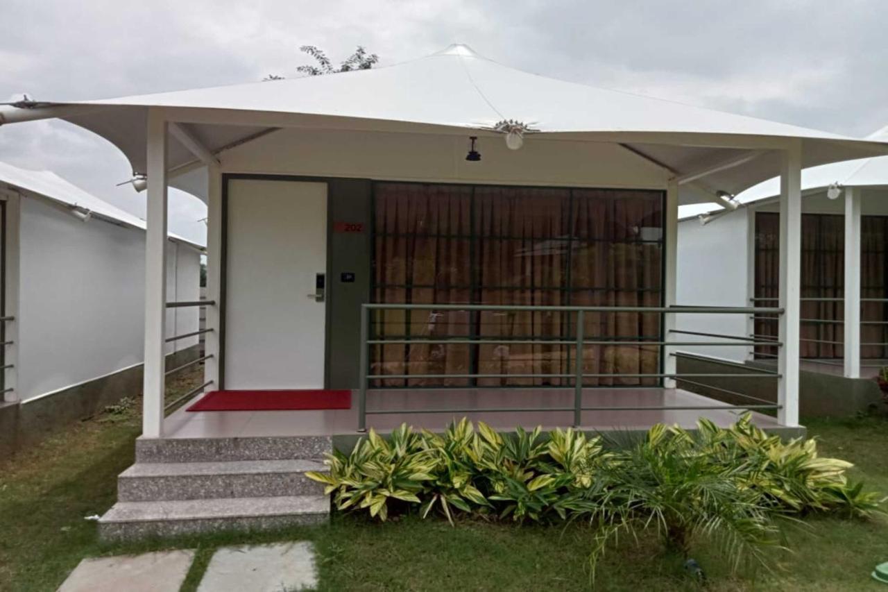 White Feather Resort Kauncha Silvassa Exterior foto